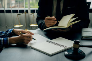 ¿Por Qué Elegir el Despacho Kenny Ramirez Law Firm para Manejar Tu Caso Contra el Gobierno?